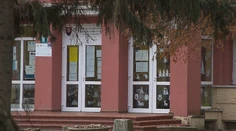 Na škole vo Veľkom Mederi, kde učí muž obvinený zo zneužívania dievčat, nešlo o prvý prípad