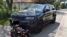 Sedemročný chlapec na juhu Slovenska sa na štvorkolke zrazil s Jeepom, je ťažko zranený