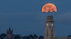 GALÉRIA: Divadlo na letnej oblohe. Začala sa séria supersplnov