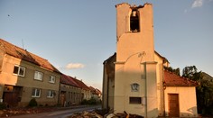 Zdevastovaná obec Hrušky: Z domov ostali obvodové múry, kostol prišiel o vežu