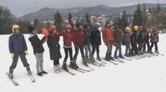Učiteľky základnej školy v Tovarnom zobrali na lyžiarsky výcvik žiakov zo špeciálnej triedy