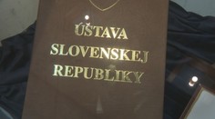 Hrozí, že budeme mať drahý prieskum, ktorý už bude zbytočný. Novela ústavy môže prísť ešte pred referendom