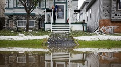 VIDEO: Krúpy ako tenisové loptičky rozbíjali v Kanade okná a ničili fasády domov