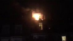 Na piatom poschodí obytného domu v Londýne vypukol požiar