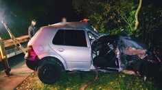 Auto plné mladých ľudí skončilo totálne na šrot. Zranená je celá posádka