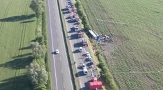 Letecký pohľad na tragickú nehodu pri Piešťanoch