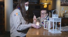 Už vyše 30 rokov vynášajú skauti Betlehemské svetlo až na Lomnický štít. Dnes bolo počasie proti