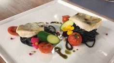 Sépiové špagety s medvedím cesnakom