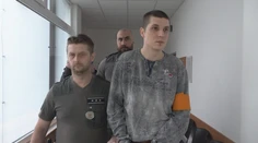 Muž, ktorý v deň zásnub dobil priateľku, sa postavil pred súd. Tvrdí, že ranu sekerou si spôsobila sama