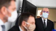 Šéf štátnych hmotných rezerv Kajetán Kičura vypovedal na NAKA, obvinenia odmieta