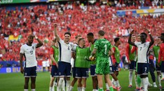 Albion chce ísť do finále s nudným, ťažko-pozerateľným futbalom. A Holandsko po 36 rokoch