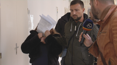 Vyostrená situácia pred súdom v Trnave: Predviedli ľudí, ktorí okrádali dôchodcov