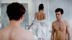 Prišla si pozrieť 50 Shades of Grey. Evakuovali kvôli nej kinosálu!