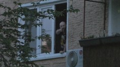 Hrôzostrašná noc v Partizánskom: Muž sa vyhrážal, že vyhodí do vzduchu bytovku