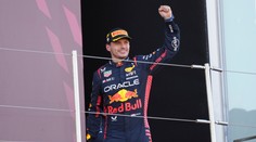 Max Verstappen sa stal majstrom sveta F1. Definitívne o tom rozhodla kolízia jeho tímového kolegu