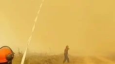 VIDEO: Hasiči na vlastnej koži pocítili ohnivé tornádo. Nevídaný úkaz dosiahol desiatky metrov