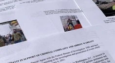 Muža, ktorý pri útoku na Kapitol napadol policajta, odsúdili na vyše tri roky