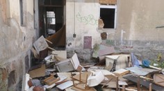 V Žiline tvrdo zasiahli proti neplatičom: Zbúrali ďalšiu zdevastovanú bytovku