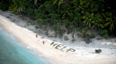 Ako z filmu! Stroskotancov na ostrove zachránil nápis HELP