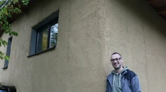 FOTO: Slovák si postavil dom výlučne z prírodných materiálov