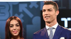 Cristiano Ronaldo bude mať dvojičky. Deti mu porodí náhradná matka