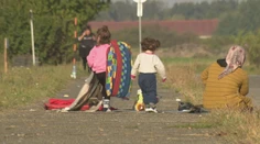 Nechcú tu byť, no musia. Samosprávy hľadajú riešenia, čo s uviaznutými migrantmi