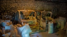 V pivnici po dedkovi našli obrovské bohatstvo. Peniaze nemôžu využiť, banka ich žiadosť zamietla