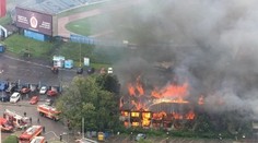 Neďaleko obchodného centra v Bratislave vypukol požiar, škodu odhadli na státisíce eur