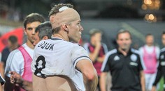 Škandál v predkole UEFA! Nášho Dudu trafil kameň z tribúny