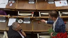 Matovič rozdával karafiáty. Bittó Cigániková ich zozbierala na „hrob štátnemu rozpočtu“