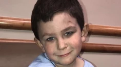 Chlapec (5) zachránil sestričku (2) z horiacej izby. Potom sa vrátil po psa a zburcoval rodinu