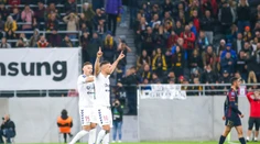 VIDEO: Adept na gól roka? Legenda Premier League udrela z vlastnej polovice, v 37 rokoch to stále vie