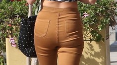 Selena Gomez si nohavicami zdeformovala zadok!