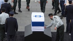 Ľudia môžu vzdať hold Šaronovi