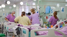 Zdravotníci pracujúci na covid oddeleniach dostanú príplatok. Očakávať ho môžu vo februárovej výplate