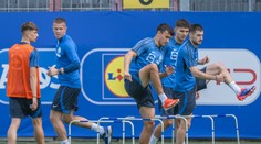 Na rozhodujúci zápas sa pripravujú neďaleko festivalu a kolotočov. Slováci môžu postúpiť aj keby prehrali