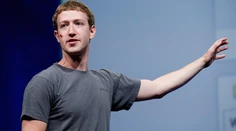 Prepad akcií na burze. Šéf Facebooku prišiel o miliardy dolárov