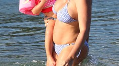 Slávna dcéra sa akosi rýchlo zaoblila. Je toto tehotenské bruško?