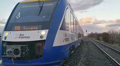 Pri Nových Košariskách zrazil vlak chlapca (12), previezli ho do nemocnice