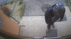 Muž sa v Nitre vydával za policajta, obeť okradol touto dôveryhodnou historkou