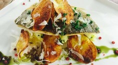 Pstruh na grile s tlačenými zemiakmi a smotanovou omáčkou