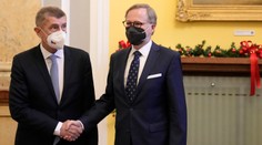 Nová česká vláda nebude predlžovať núdzový stav, prvá cesta premiéra Fialu povedie na Slovensko