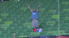 VIDEO: Slovanisti si symbolicky pripomenuli zápas spred 30 rokov. Hráčov vítal jediný fanúšik