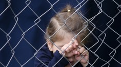 Chlapec (13) videl pornofilm, potom znásilnil 8-ročnú sestru!