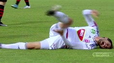 VIDEO: Trápne divadlo v Maďarsku. Zo srbského futbalistu sa smeje celý svet