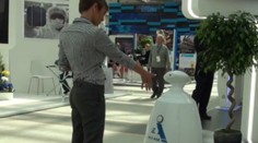 Náš redaktor sa porozprával s robotom. Ten si zaflirtoval s novinárkou