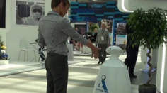 Náš redaktor sa porozprával s robotom. Ten si zaflirtoval s novinárkou