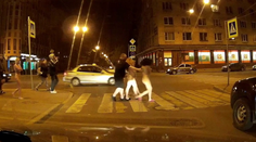 Skutočná hanba! Polícia donútila nahé prostitútky k pochodu cez päť blokov