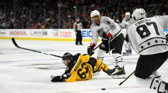 Exhibíciu hviezd NHL vyhral Gretzkého tím, najužitočnejším hráčom Simmonds