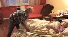 Ľudí, ktorí sa doma starajú o ťažko chorého príbuzného, sú tisíce. Potrebných zariadení niet